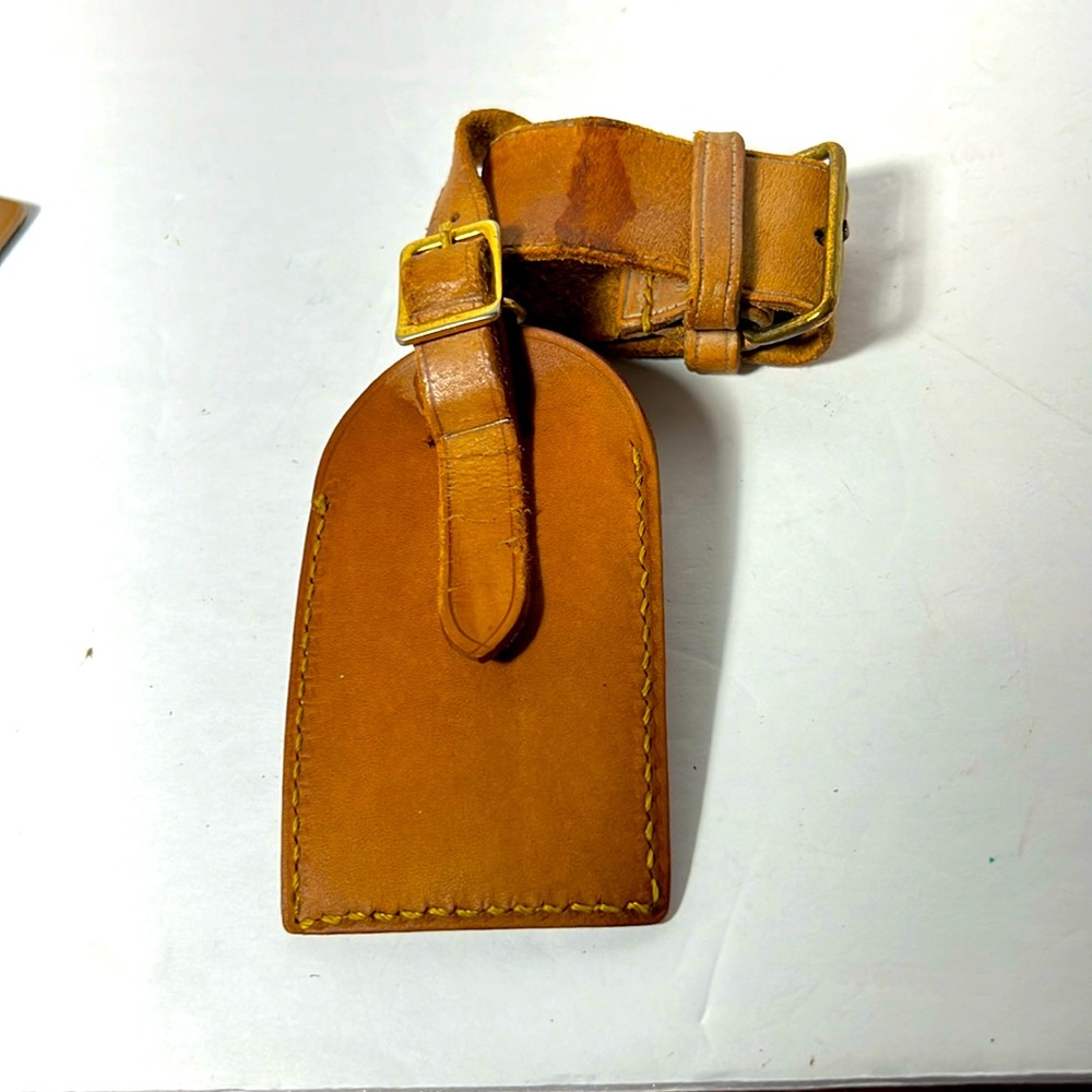 Louis Vuitton. Luggage tag